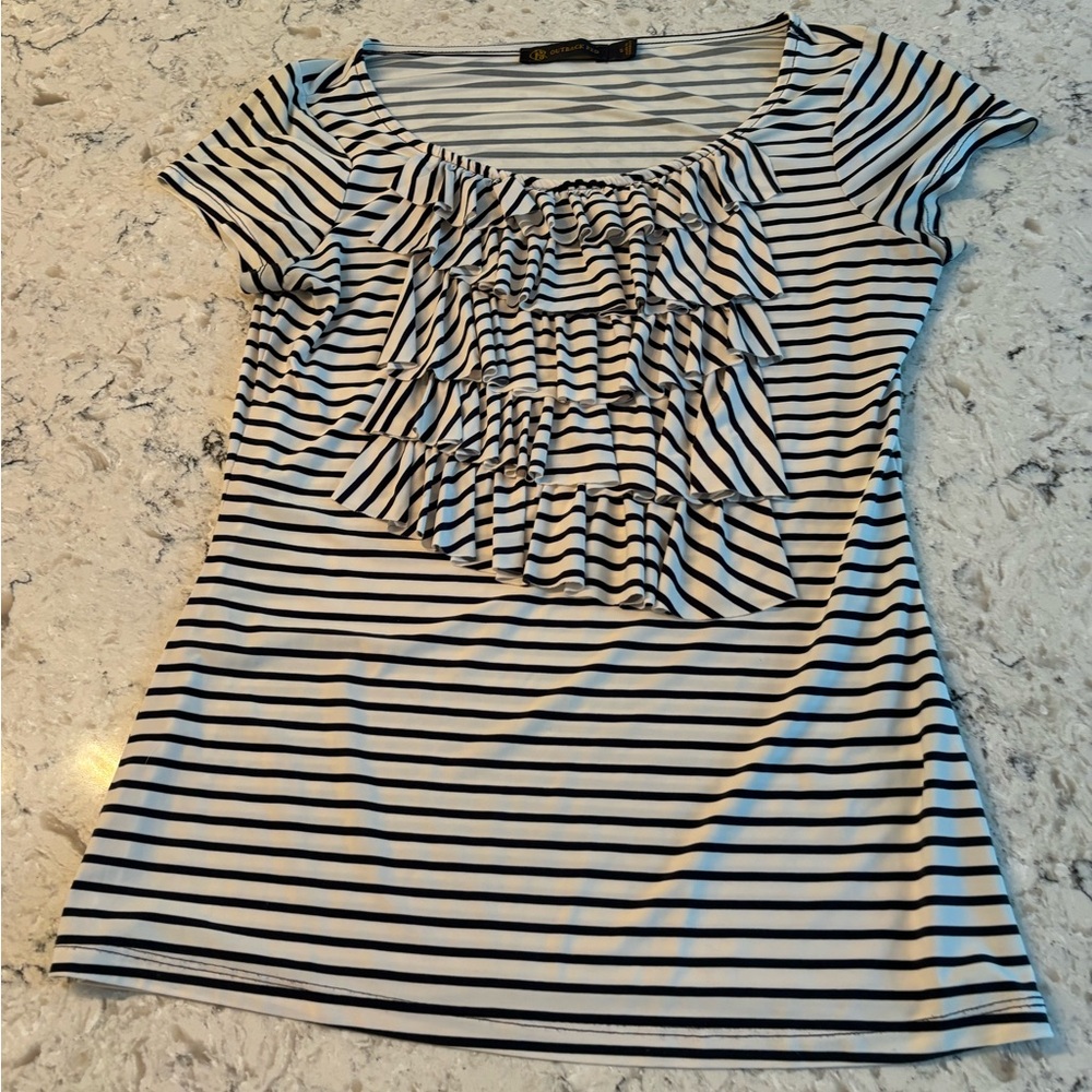 Cute black and white stripped top